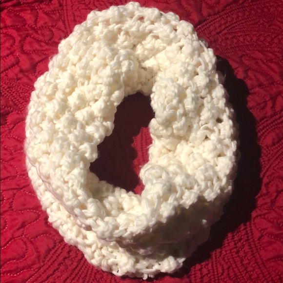 Off white infinity scarf - Picture 1 of 6